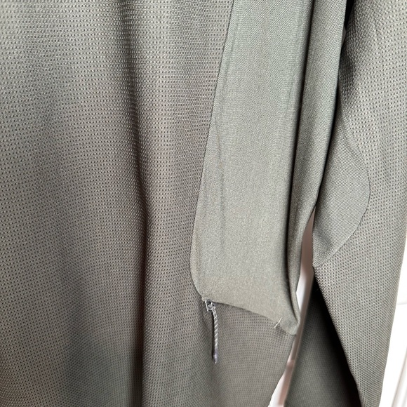 lululemon athletica Men's Dark Green Half-Zip Jacket with sheer detail - Picture 10 of 10